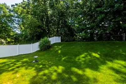 23 Mountainview St, Chicopee, MA 01020 - Photo 23