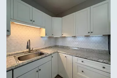 630 Metropolitan Ave #3, Boston, MA 02136 - Photo 15