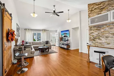 109 Broadsound Ave, Revere, MA 02151 - Photo 7