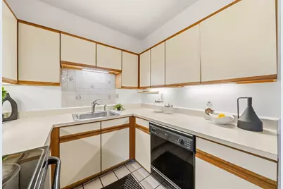 86 Walnut St #3, Boston, MA 02122 - Photo 17