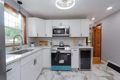 127 Gelinas Dr, Chicopee, MA 01020 - Photo 9