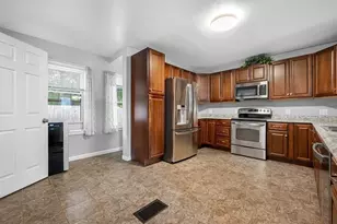 8 Simone St, Worcester, MA 01604 - Photo 11