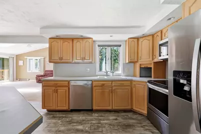 63 Columbia Dr, Agawam, MA 01030 - Photo 3