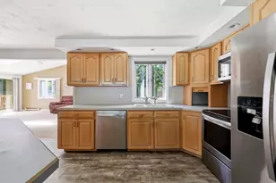63 Columbia Dr, Agawam, MA 01030 - Photo 3