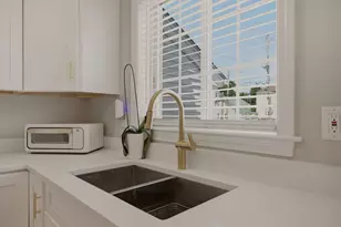 8 Princeton Cir, Fall River, MA 02724 - Photo 11