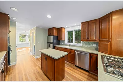 8 Joanne Dr, Hanson, MA 02341 - Photo 5