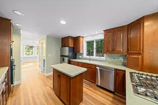 8 Joanne Dr, Hanson, MA 02341 - Photo 5