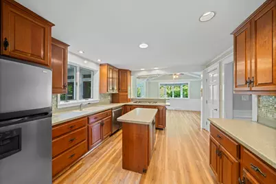 8 Joanne Dr, Hanson, MA 02341 - Photo 3