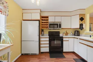 330 Sunderland Rd, Worcester, MA 01604 - Photo 3
