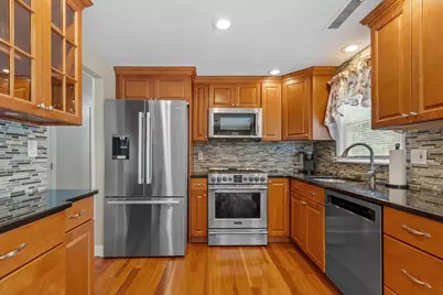 15 Dallas Rd, Lowell, MA 01854 - Photo 7