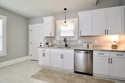 43 Princeton St, Springfield, MA 01109 - Photo 9