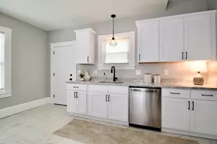 43 Princeton St, Springfield, MA 01109 - Photo 9