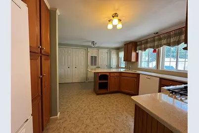 4 Trailwood Drive, Bridgewater, MA 02324 - Photo 3