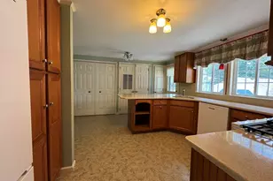 4 Trailwood Dr, Bridgewater, MA 02324 - Photo 3