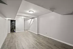 35 Merrimac Ave, Springfield, MA 01104 - Photo 17