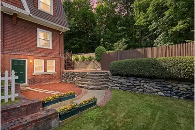 11 Weymouth St, Fitchburg, MA 01420 - Photo 5
