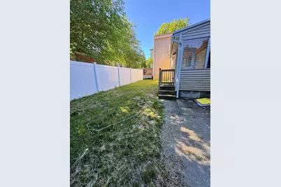 35 Standish St, Worcester, MA 01604 - Photo 11