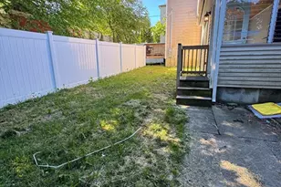 35 Standish St, Worcester, MA 01604 - Photo 11