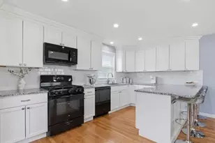 105 Lawrence St, Fall River, MA 02721 - Photo 5