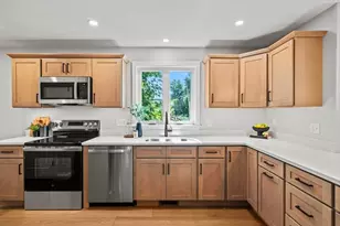 7 4th Ave, Haverhill, MA 01830 - Photo 3