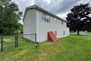 2 Hazelhurst Ave, East Longmeadow, MA 01028 - Photo 15