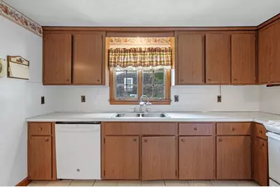 25 Colonial Rd, Peabody, MA 01960 - Photo 9