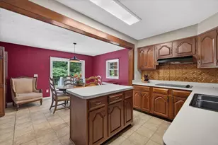 11 Foster St, Oxford, MA 01540 - Photo 5
