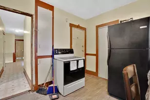 46-48 Narragansett, Springfield, MA 01107 - Photo 17