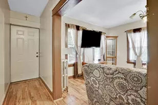 46-48 Narragansett, Springfield, MA 01107 - Photo 7
