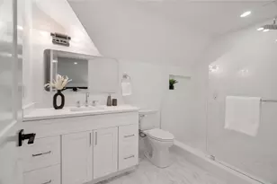26 Adelaide St, Boston, MA 02130 - Photo 17
