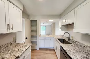 10 Winston Ct, Amherst, MA 01002 - Photo 5