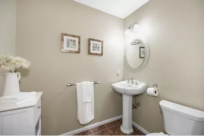 95 Tennis Plaza Rd #7, Dracut, MA 01826 - Photo 5