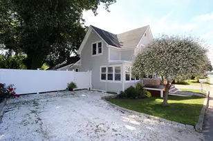 22 Maple St, Wareham, MA 02571 - Photo 5