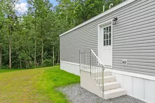 1990 Mass Ave, Lunenburg, MA 01462 - Photo 17