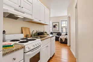 28 Phillips St, Boston, MA 02114 - Photo 3