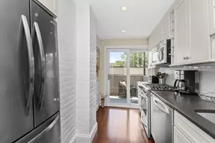 18 Medfield St, Boston, MA 02215 - Photo 17