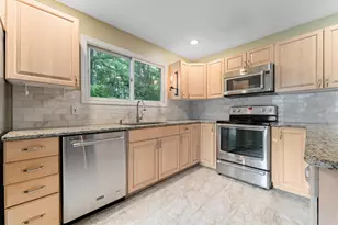22 Arrowhead Cir, Ashland, MA 01721 - Photo 9