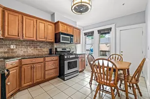 22 Auburn St, Malden, MA 02148 - Photo 3