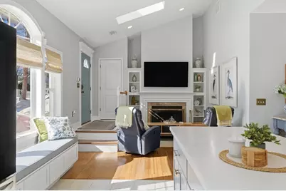 73 Congdon St, Narragansett, RI 02882 - Photo 3