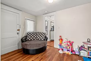 7 Pierce Ave, Beverly, MA 01915 - Photo 5