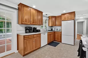 125 E Allen Ridge Rd, Springfield, MA 01118 - Photo 3