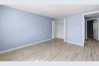 8 Maple Crest Cir #C, Holyoke, MA 01040 - Photo 5