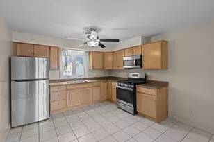135 Vale St, Fall River, MA 02724 - Photo 5