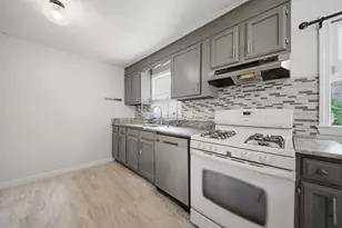 631 E Merrimack St, Lowell, MA 01852 - Photo 13