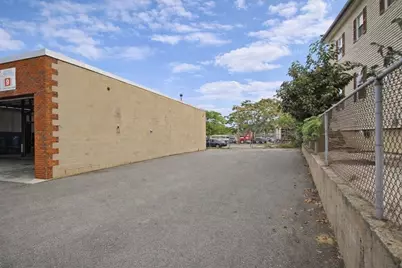 284 S Broadway, Lawrence, MA 01843 - Photo 5