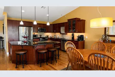 717 Northampton St #12, Holyoke, MA 01040 - Photo 5