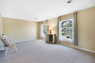 39 Yorktown Dr, Springfield, MA 01108 - Photo 3