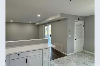 74 Tennis Plaza Rd #31, Dracut, MA 01826 - Photo 5