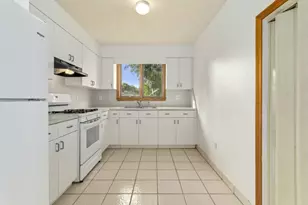 36 Emerson St, Medford, MA 02155 - Photo 5