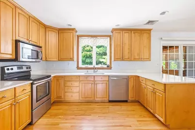 45 Cobblestone Ln, Weymouth, MA 02190 - Photo 5